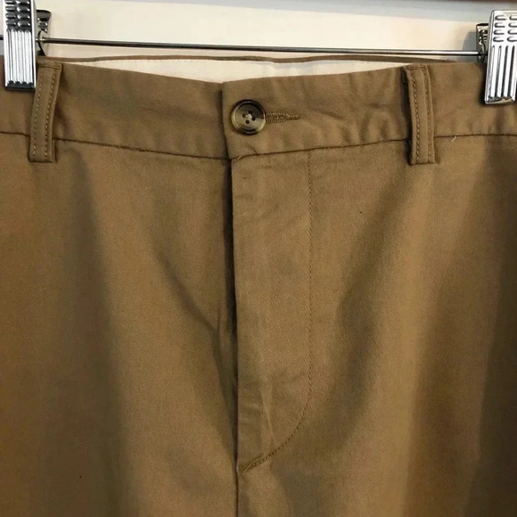 Old Navy Ultimate Slim Built in Flex Shorts - Picture 3 of 7